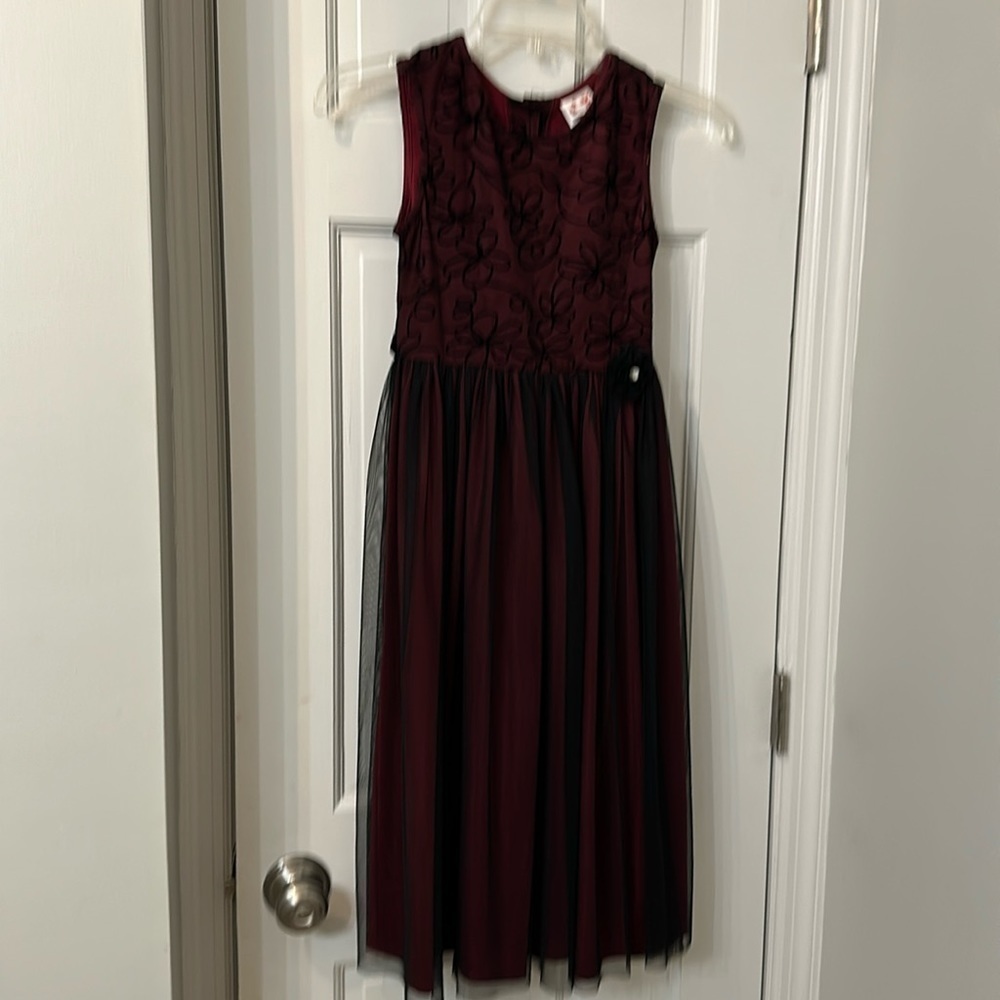 Girls Elegant Holiday dress size 8 tea length black overlay on wine flower waist